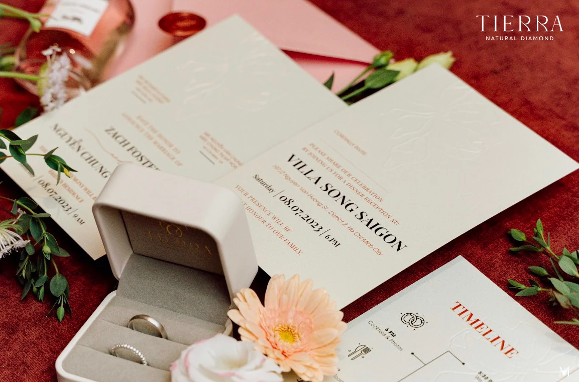 Marry Blog :: Thiệp cưới đẹp màu tím in hoa trang nhã